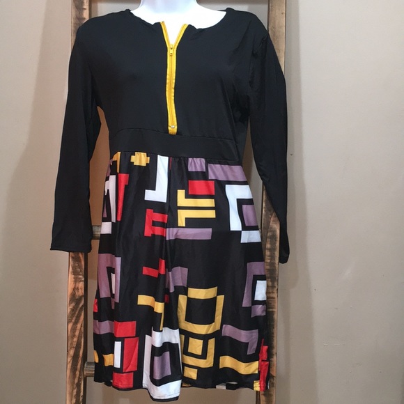 Low cut Dress - Picture 1 of 8